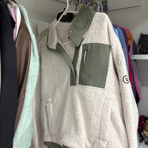 Vuori Cozy Sherpa Popover $148 in Dune Medium - Picture 7 of 11